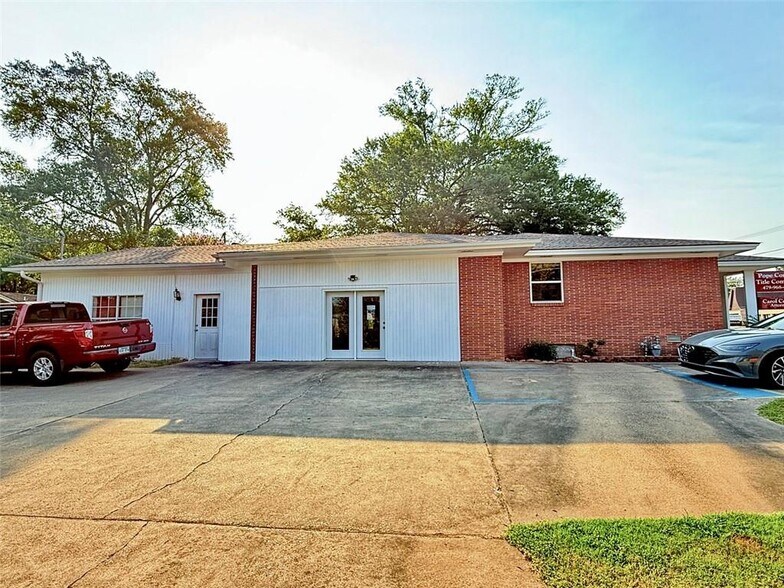 More Photos Of 2802 W Main St, Russellville Office For Sale