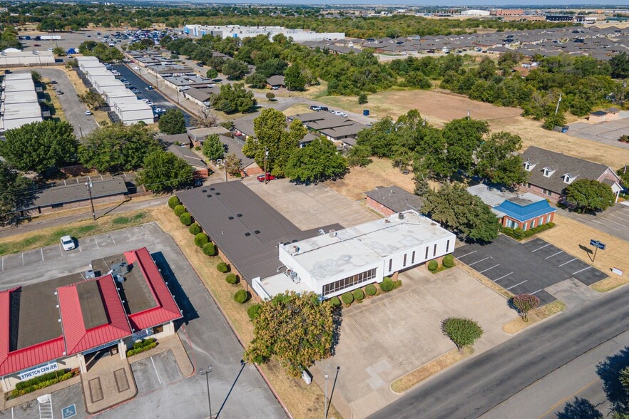 More Photos Of 207 N Ridgeway Dr, Cleburne Office For Sale