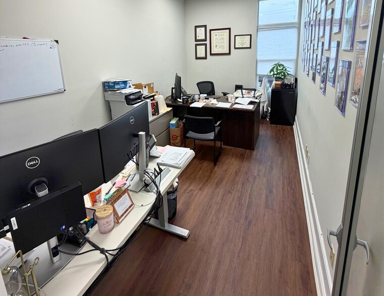 More Photos Of 4018 Bell Blvd, Bayside Office For Lease