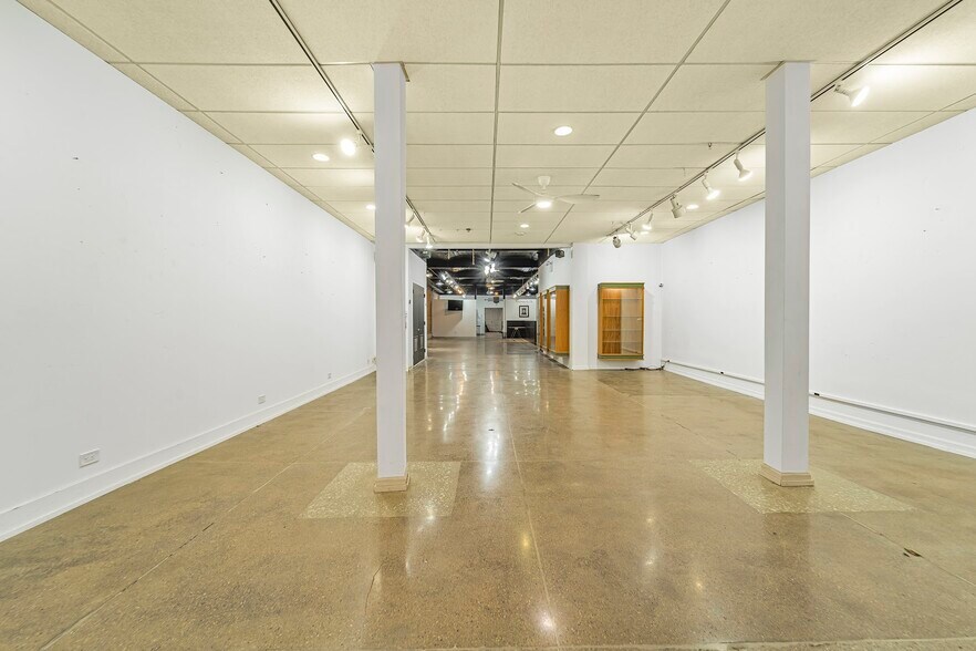 More Photos Of 818 North Blvd, Oak Park General Retail For Sale