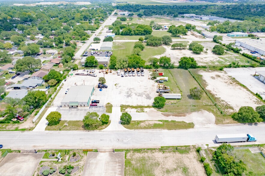 More Photos Of 132 Nell Deane Blvd, Schertz Warehouse For Lease