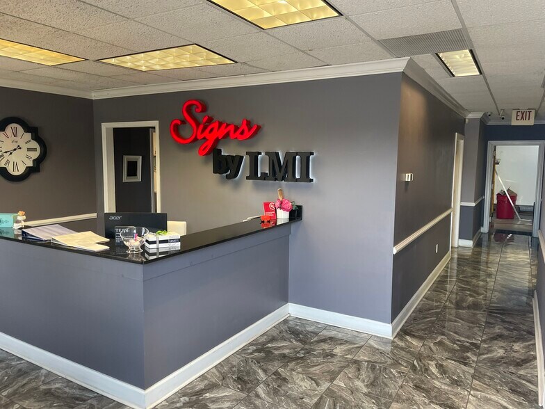 More Photos Of 295 Racetrack Rd, McDonough Flex For Sale