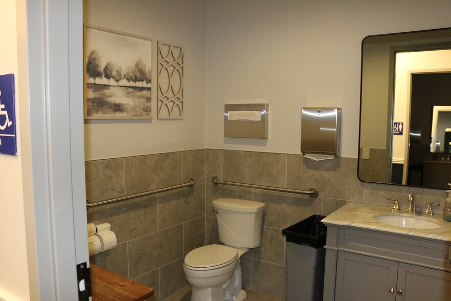 More Photos Of 10799 W Twain Ave, Las Vegas Office For Sale