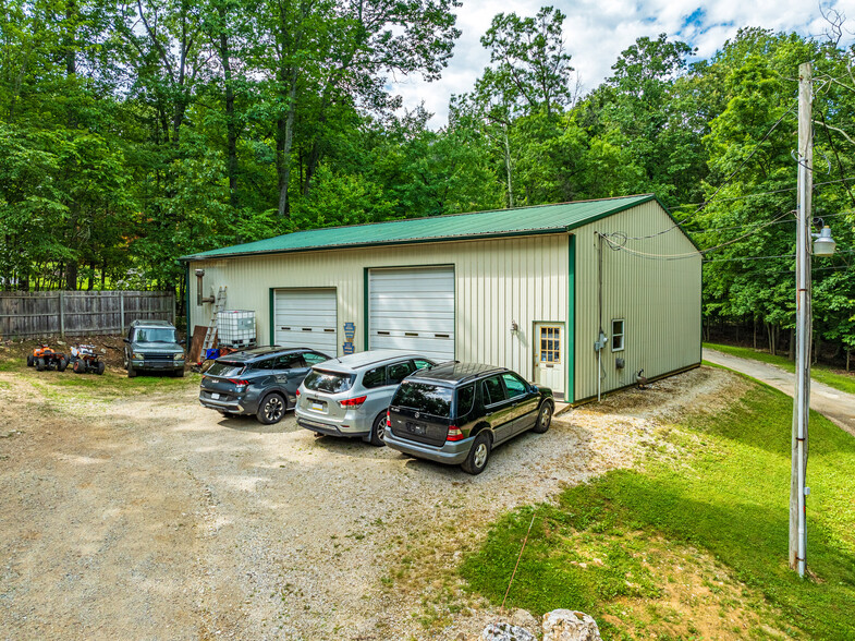 Primary Photo Of 1233 Glatco Lodge Rd, Hanover General Retail For Sale