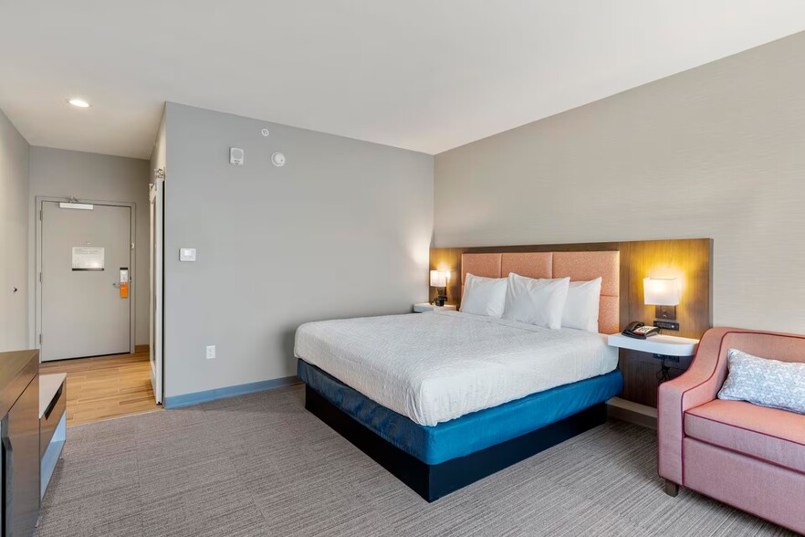 More Photos Of 4380 Integrity Center Pt, Colorado Springs Hotel For Sale