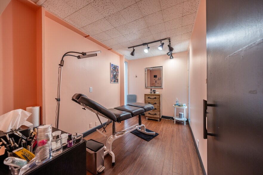 More Photos Of 71 Park Ave, Rochester Medical For Sale