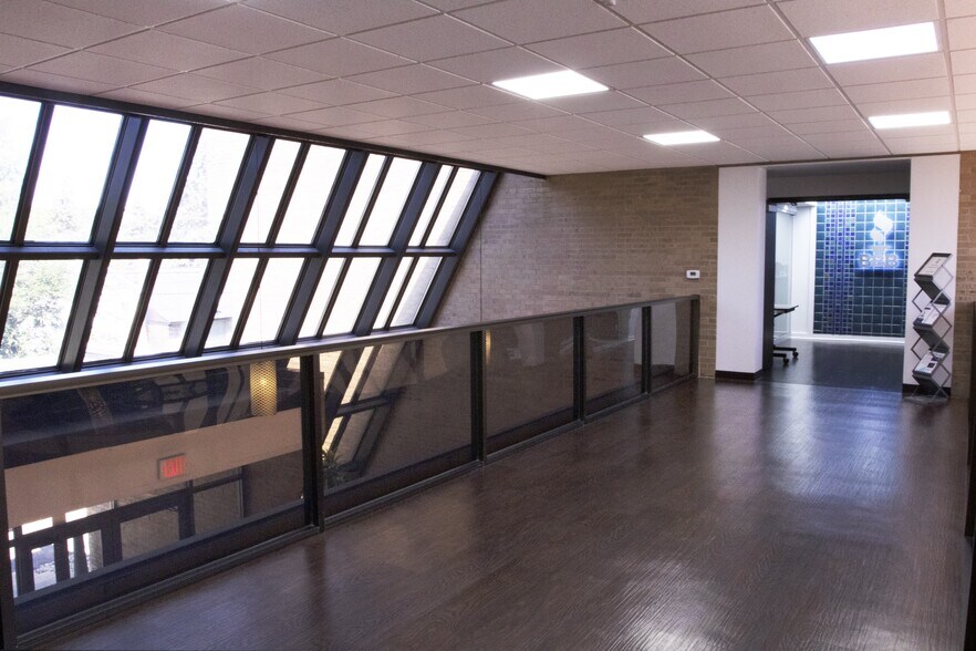 More Photos Of 20300 W 12 Mile Rd, Southfield Office For Lease