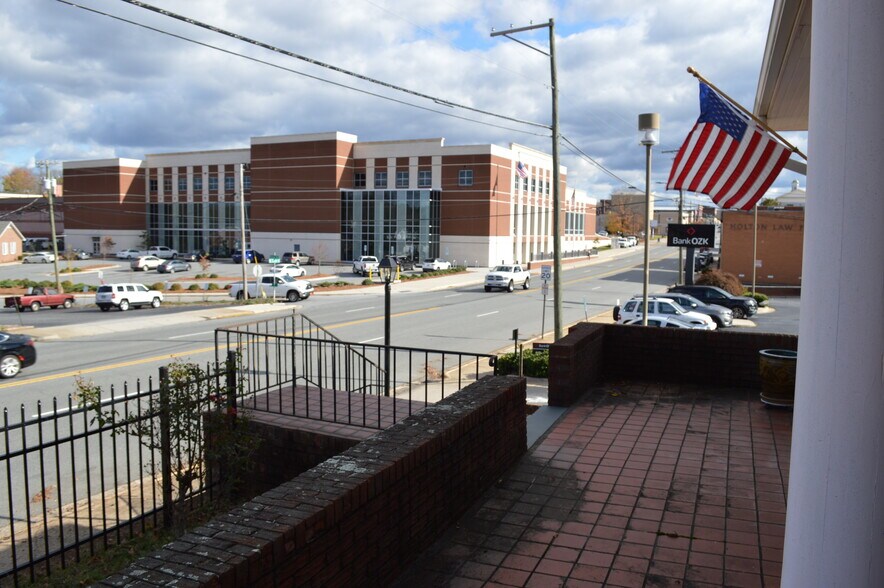 More Photos Of 121 W Center St, Lexington Office Residential For Sale