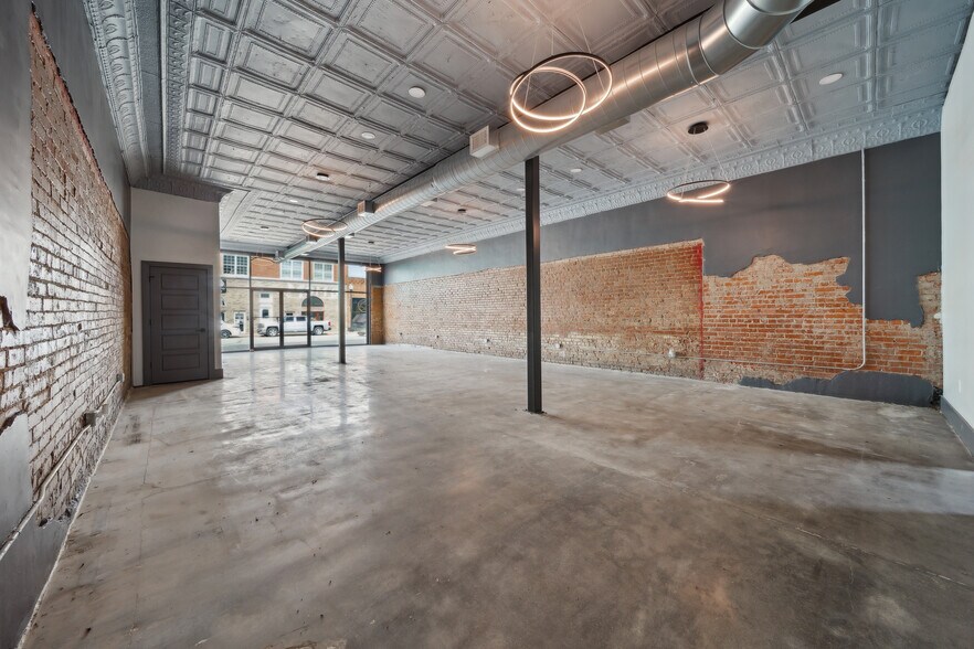 More Photos Of 216 E Rogers Blvd, Skiatook Storefront Retail Office For Sale