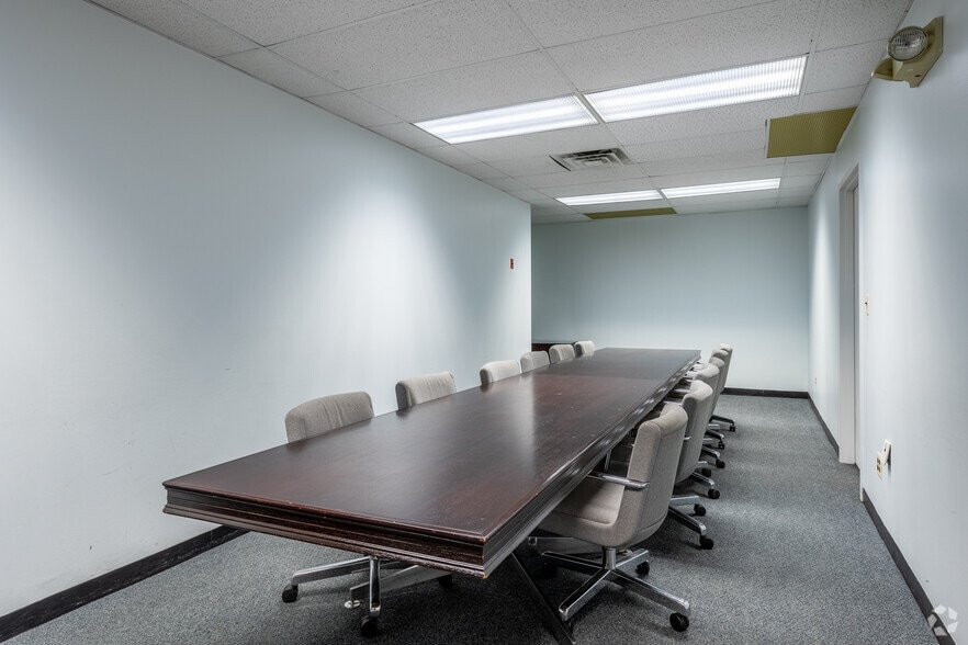 More Photos Of 560 Sylvan Ave, Englewood Cliffs Office For Lease