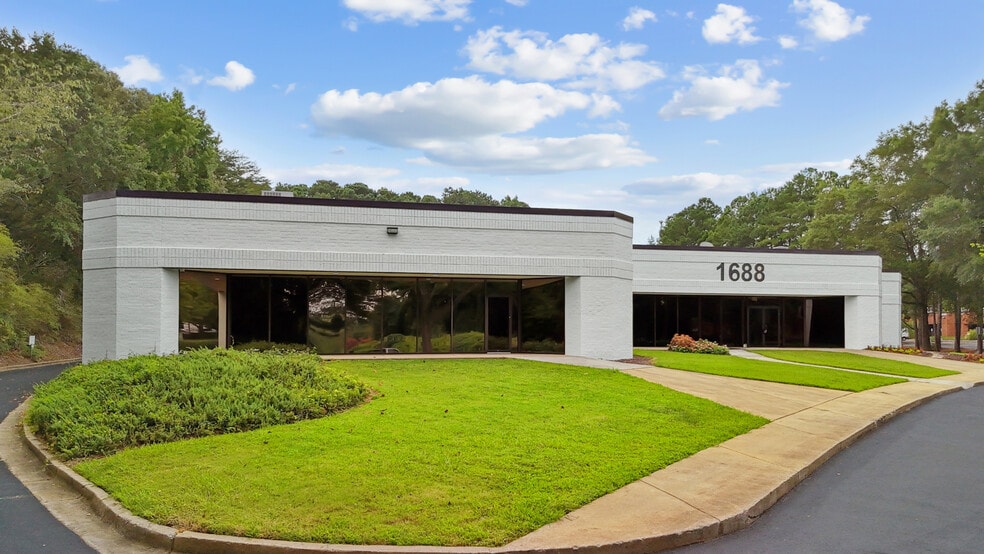 More Photos Of 1688 Phoenix Pky, College Park Unknown For Lease