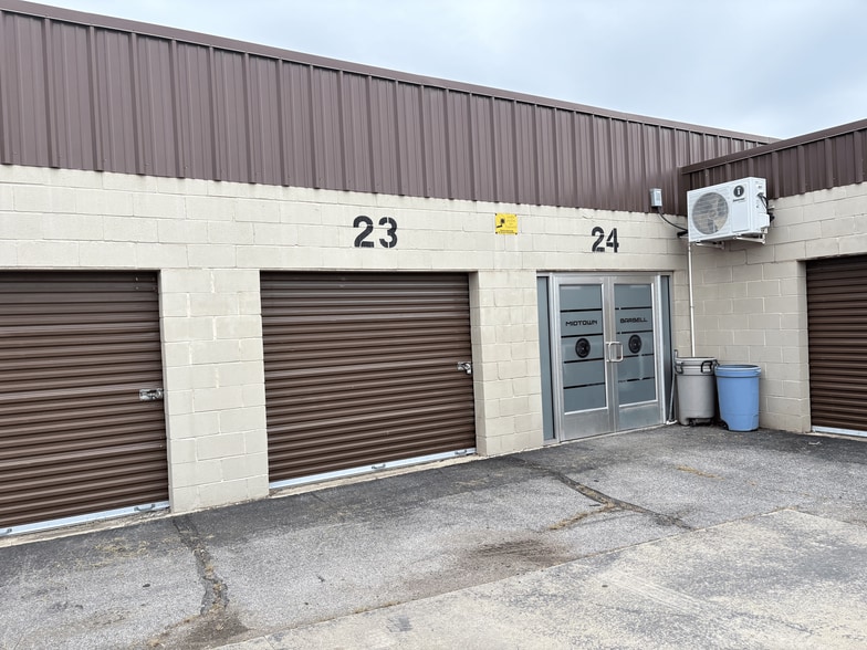More Photos Of 3184 S Mingo Rd, Tulsa Freestanding For Sale
