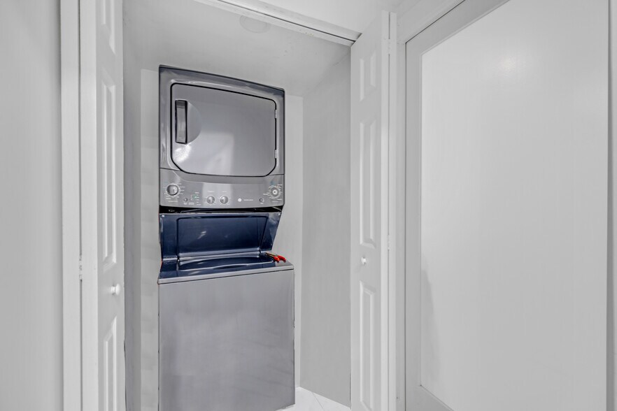 More Photos Of 1235 NW 54th St, Miami Auto Dealership For Sale