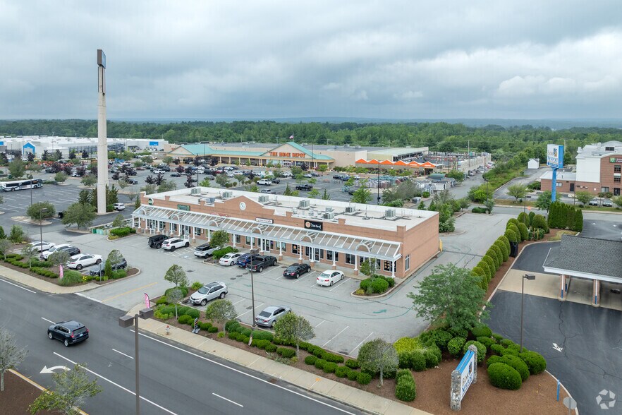 More Photos Of 670-678 Centre Of New England Blvd, Coventry Freestanding For Lease