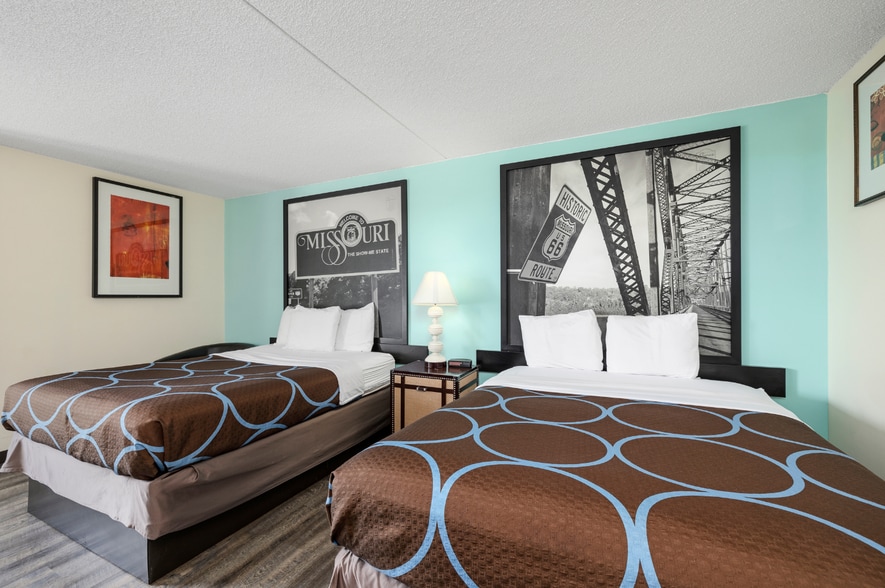 More Photos Of 2490 Green Mountain Dr, Branson Hotel For Sale