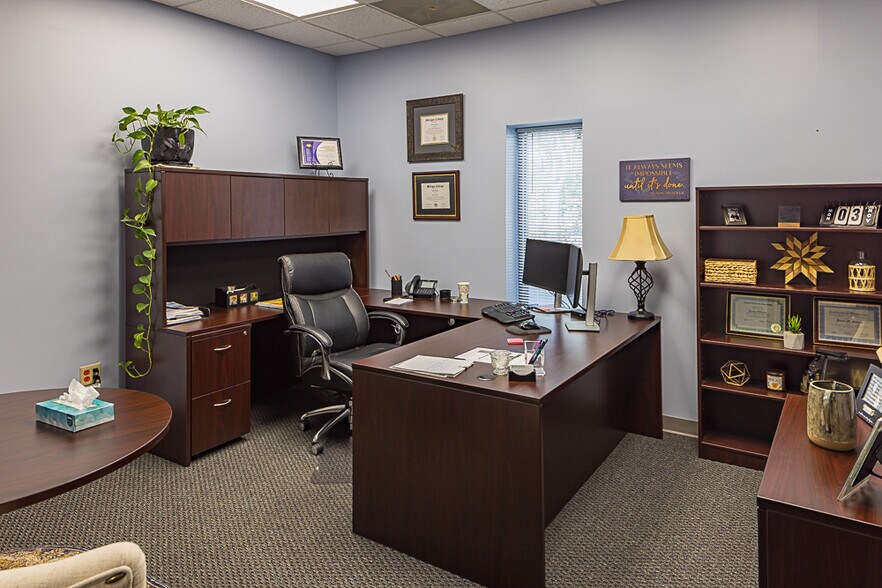 More Photos Of 2528 Wesley St, Johnson City Office For Sale
