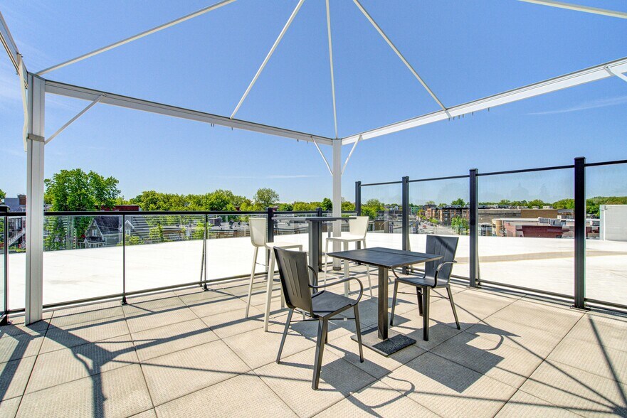 More Photos Of 5773-5781 Boul Gouin O, Montréal Medical For Lease