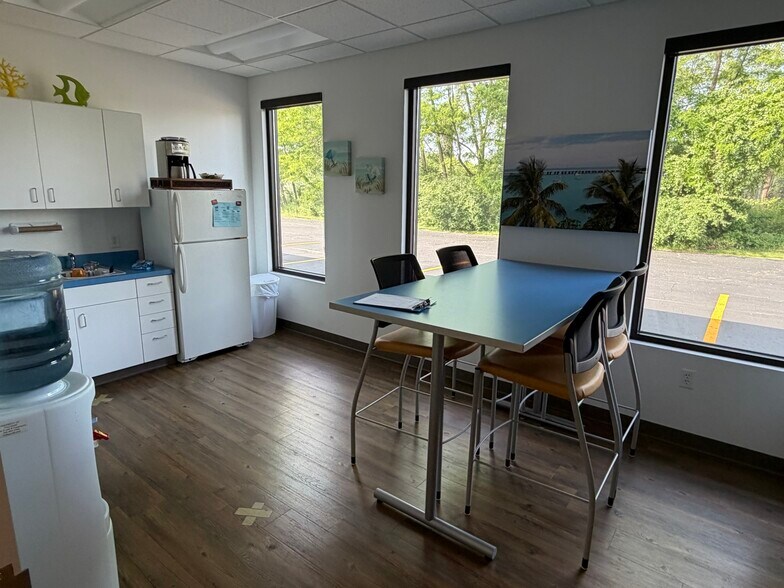 More Photos Of 4055 W Dickman Rd, Springfield Storefront Retail Office For Sale