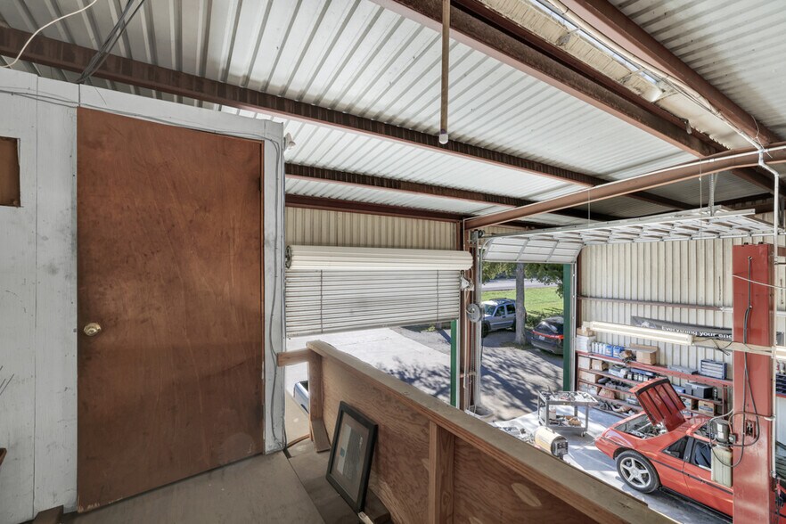 More Photos Of 8328 FM 2673, Canyon Lake Auto Repair For Sale