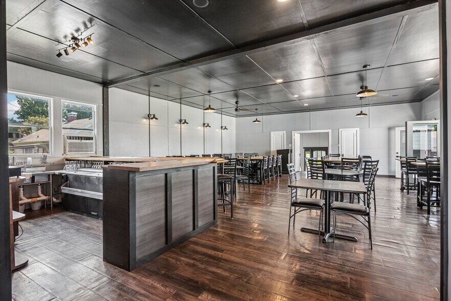 More Photos Of 206 W Spruce St, Gillespie Religious Facility For Sale