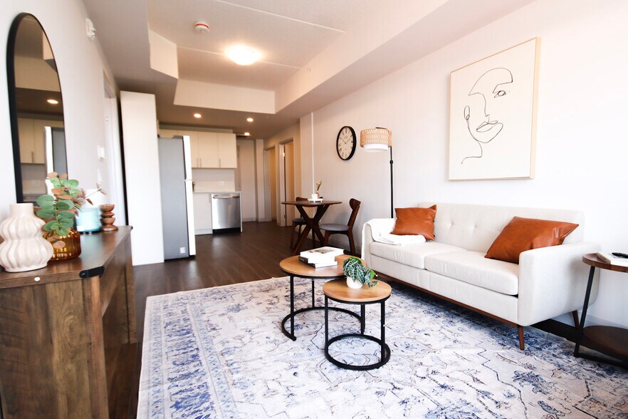 More Photos Of 16 Queen St W, Cambridge Apartments For Lease