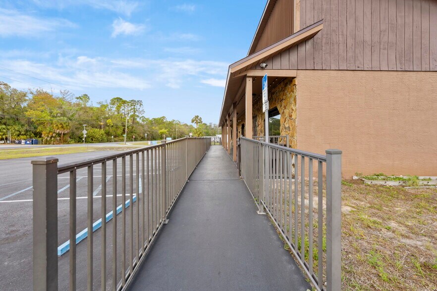 More Photos Of 7390 Shoal Line Blvd, Weeki Wachee Specialty For Sale