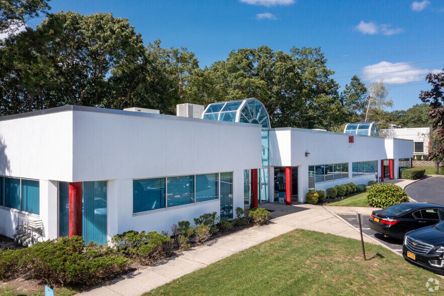 More Photos Of 200 Corporate Plz, Islandia Office For Lease