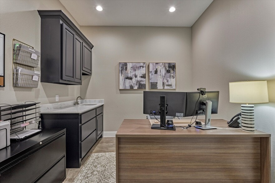 More Photos Of 1902 Longmire Road, Conroe Medical For Lease