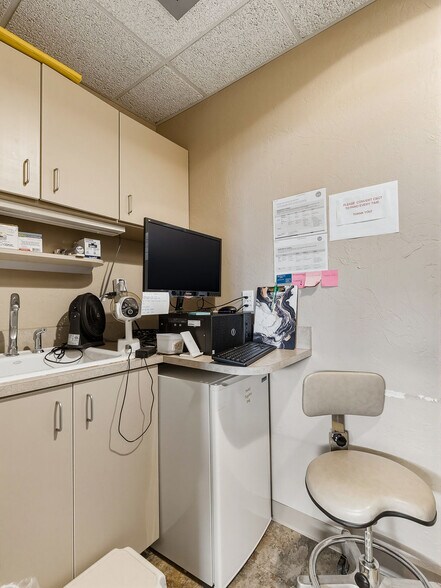 More Photos Of 931 Arlington St, Ada Office For Sale