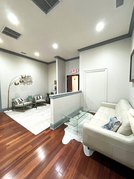 More Photos Of 240 Seven Farms Dr, Daniel Island Office For Sale