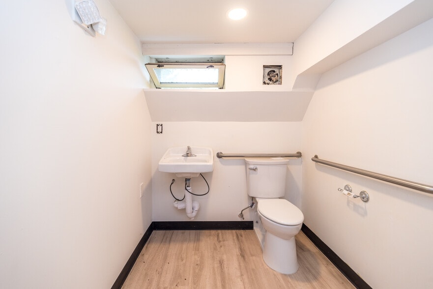 More Photos Of 4018 Durham Rd, Ottsville Storefront Retail Office For Sale