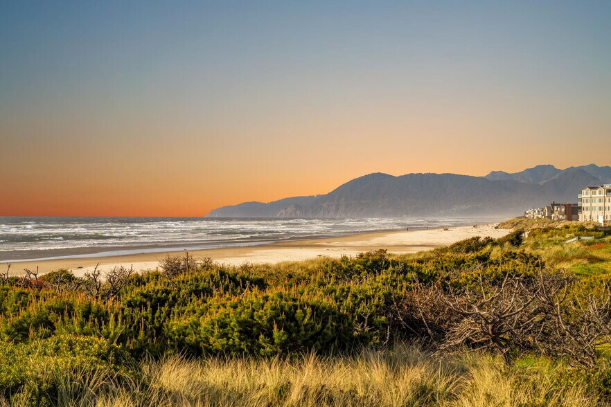 More Photos Of 259 S Pacific St, Rockaway Beach Specialty For Sale