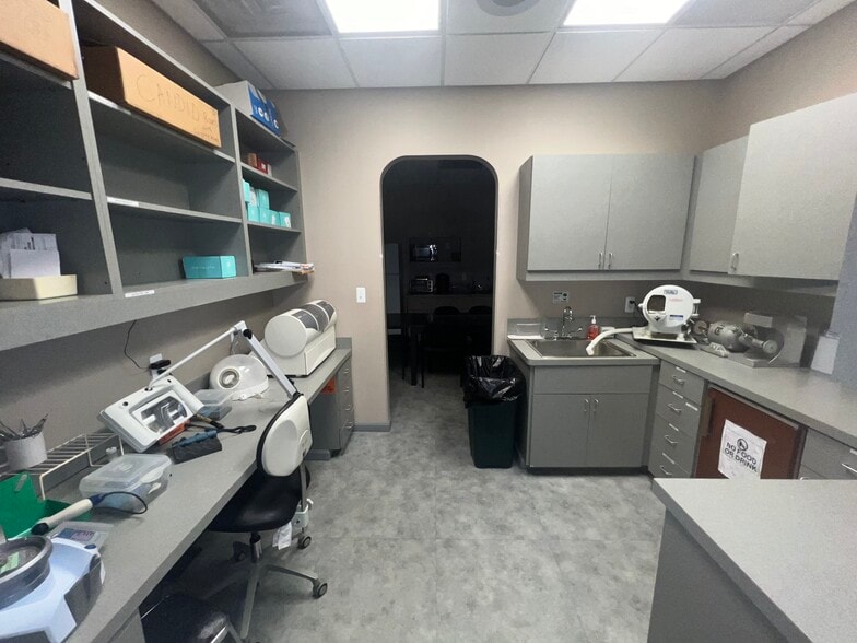 More Photos Of 2300 Haggerty Rd, West Bloomfield Medical For Sale