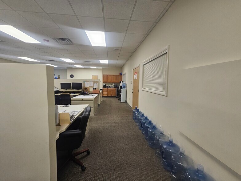 More Photos Of 125 S Wellwood Ave, Lindenhurst Office For Lease