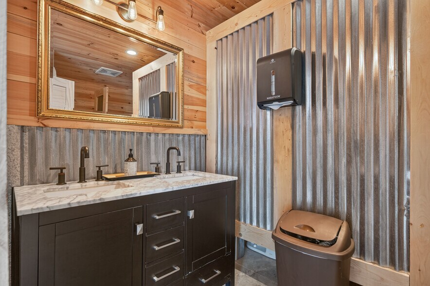More Photos Of 639 Wagon Wheel Rd, Elk Creek Lodge Meeting Hall For Sale
