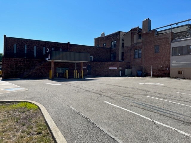 More Photos Of 620 Washington Rd, Pittsburgh Bank For Lease