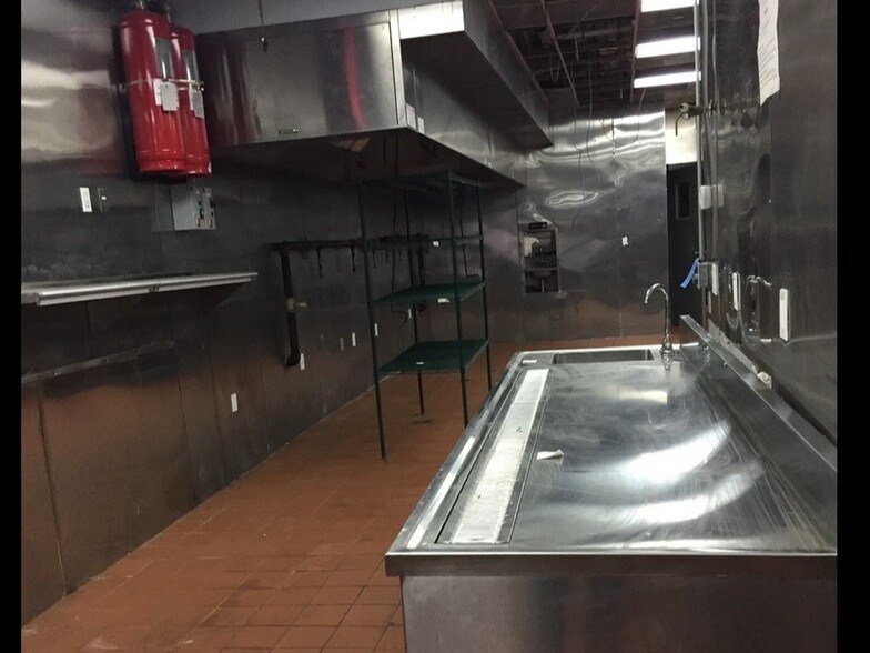 More Photos Of 470 Driggs Ave, Brooklyn Storefront For Lease