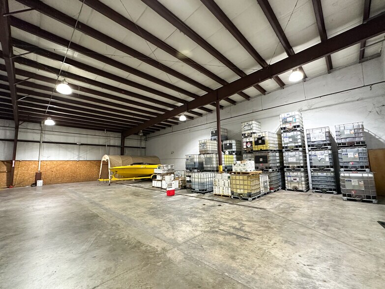 More Photos Of 6200 S 2nd St, Springfield Warehouse For Lease