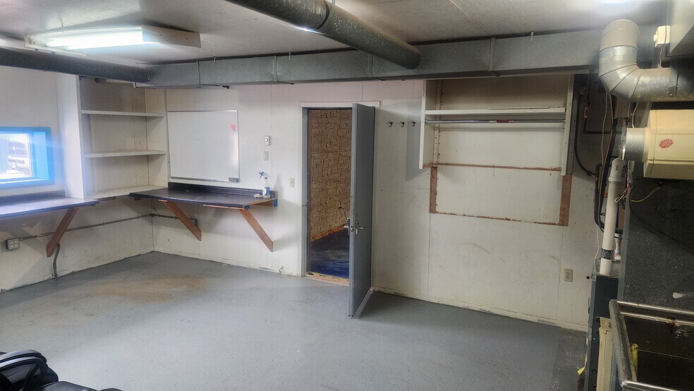 More Photos Of 4401 16th Ave W, Williston Warehouse For Lease