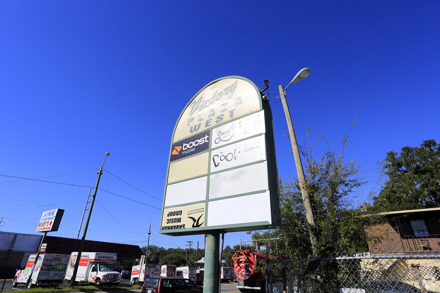 More Photos Of 302 W Victory Dr, Savannah Freestanding For Sale