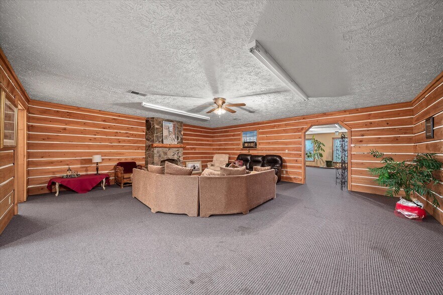 More Photos Of 78 Chestnut Hill Rd, Crossville Freestanding For Sale