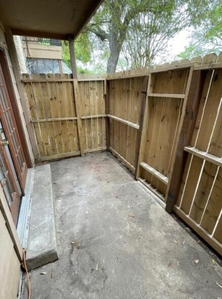 More Photos Of 1905 Jephson Ln, Alvin Apartments For Sale