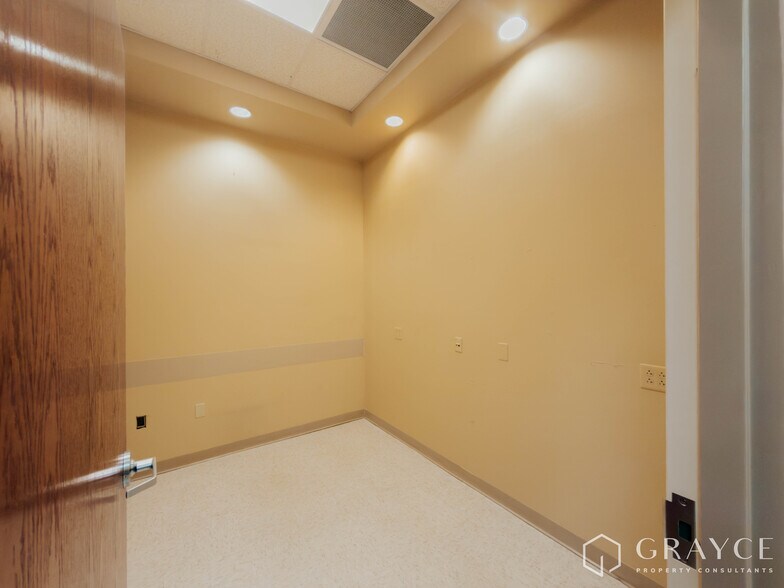 More Photos Of 4301 N Mesa St, El Paso Medical For Lease