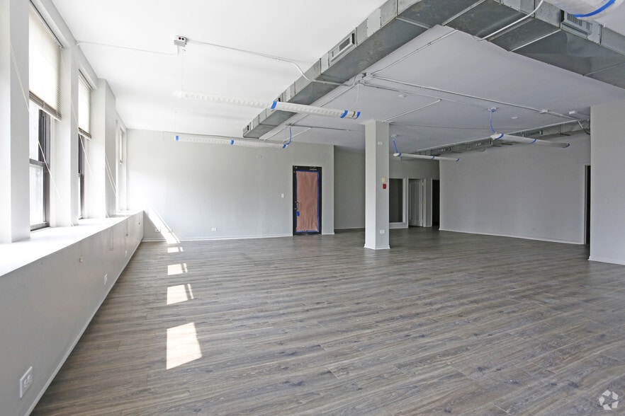More Photos Of 501-507 N LaSalle Dr, Chicago Office For Lease