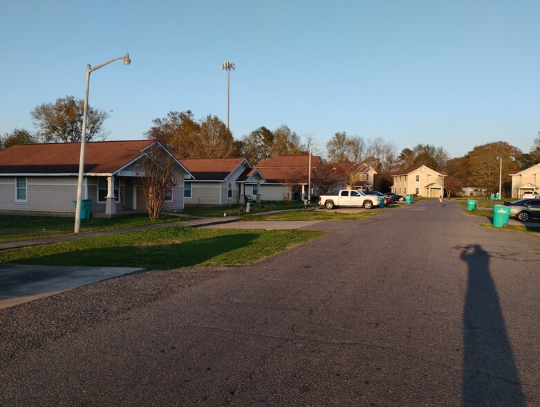 More Photos Of 1870 Marshall Frank Dr, Ville Platte Apartments For Sale