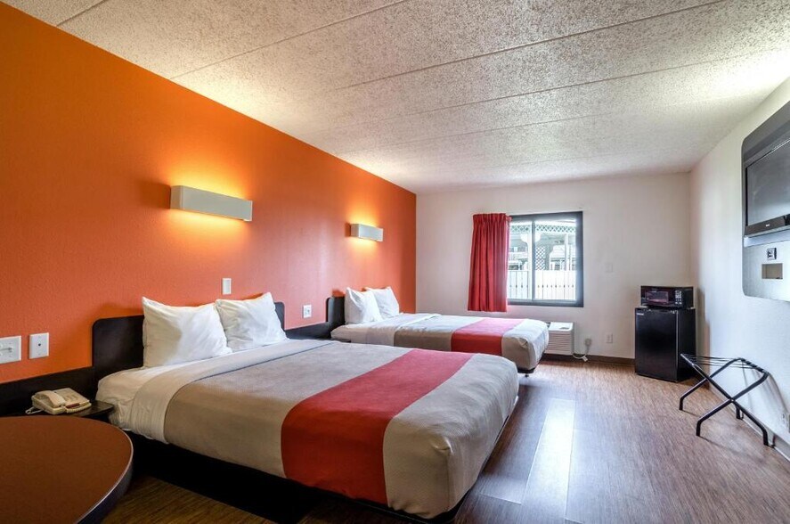 More Photos Of 4817 S Lincoln Ave, York Hotel For Sale
