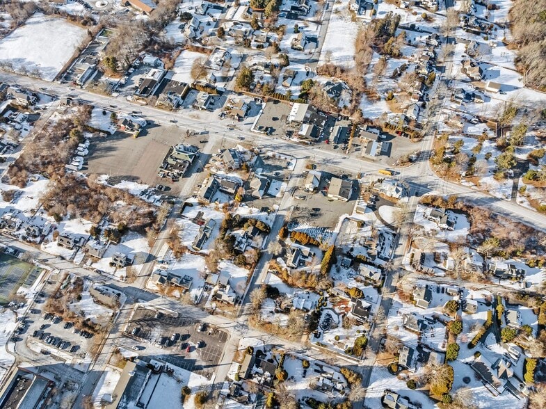 More Photos Of 33 County Rd, Mattapoisett Freestanding For Sale