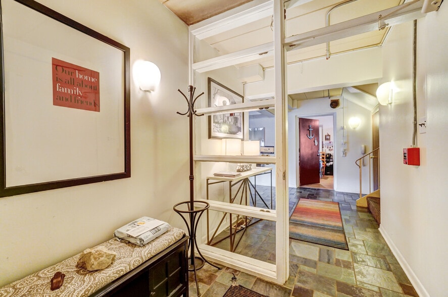 More Photos Of 501 N Wittenberg Ave, Springfield Sorority Fraternity House For Sale