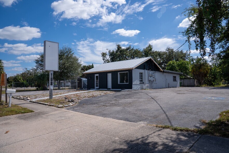 More Photos Of 108 9th Ave E, Bradenton Freestanding For Sale