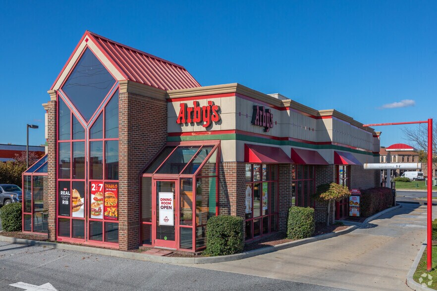 More Photos Of 101 Sandhill Dr, Middletown Fast Food For Lease